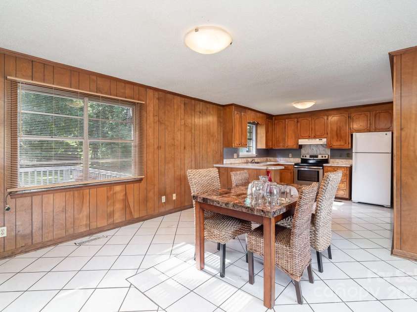 1901 Gemway Drive, Charlotte, NC 28216.  MLS# CAR4282044, YatesRealty ID 27538. 