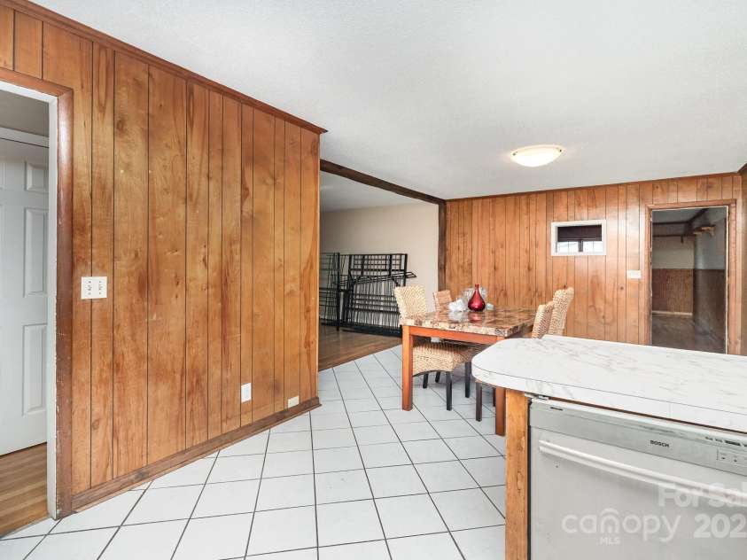 1901 Gemway Drive, Charlotte, NC 28216.  MLS# CAR4282044, YatesRealty ID 27538. 