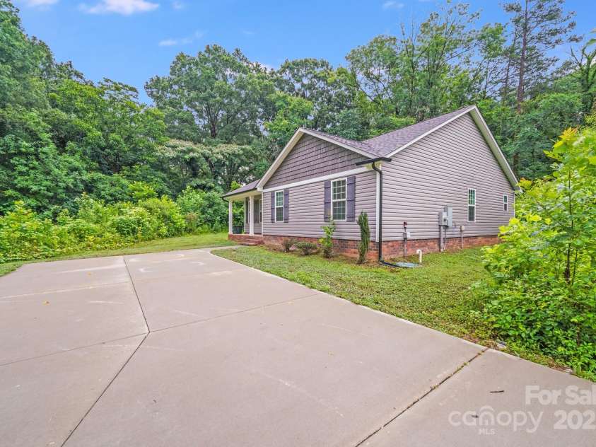 671 Sylvan Street, Concord, NC 28025.  MLS# CAR4276317, YatesRealty ID 27539. 
