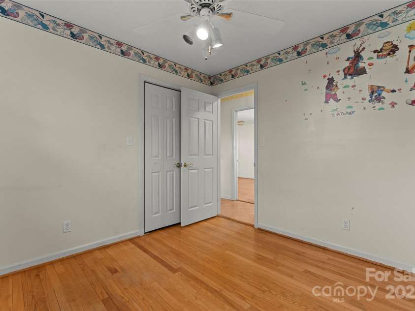 123 Castleton Lane, Hendersonville, NC 28791.  MLS# CAR4237756, YatesRealty ID 2754. Bedroom 3