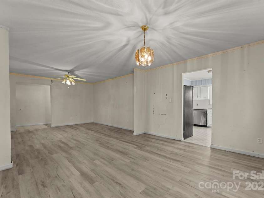 123 Castleton Lane, Hendersonville, NC 28791.  MLS# CAR4237756, YatesRealty ID 2754. Great Room/ Dining Area