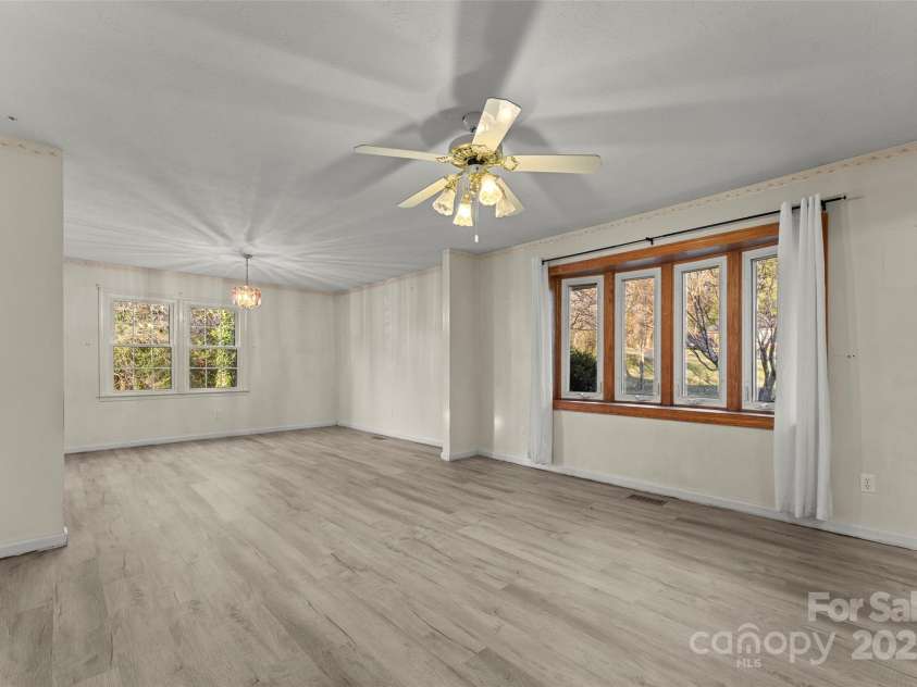 123 Castleton Lane, Hendersonville, NC 28791.  MLS# CAR4237756, YatesRealty ID 2754. Great Room w/ dining area