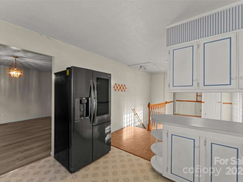 123 Castleton Lane, Hendersonville, NC 28791.  MLS# CAR4237756, YatesRealty ID 2754. Newer Refrigerator