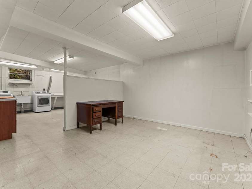 123 Castleton Lane, Hendersonville, NC 28791.  MLS# CAR4237756, YatesRealty ID 2754. Office/ Flex space