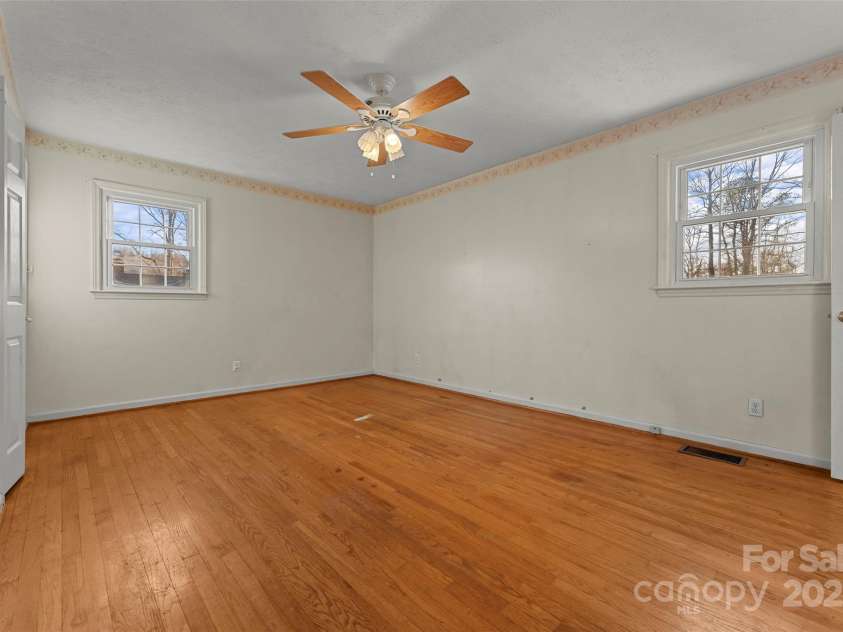 123 Castleton Lane, Hendersonville, NC 28791.  MLS# CAR4237756, YatesRealty ID 2754. Primary Bedroom