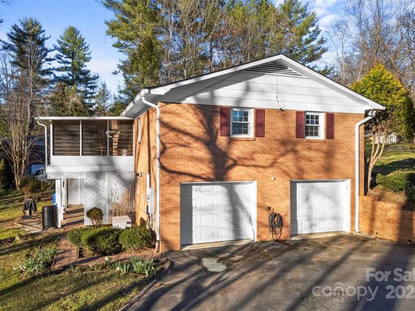 123 Castleton Lane, Hendersonville, NC 28791.  MLS# CAR4237756, YatesRealty ID 2754. Side/ Garage entrance
