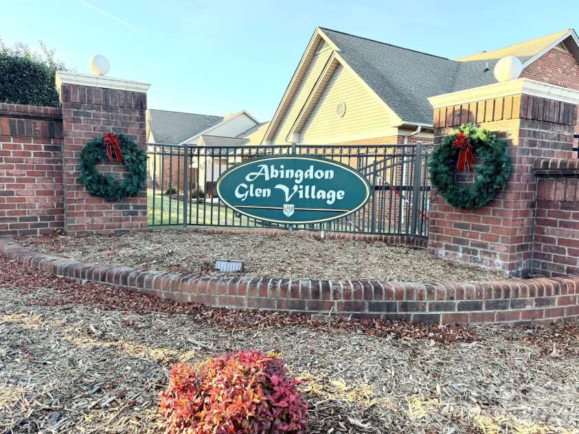 471 26th Avenue, Hickory, NC 28601.  MLS# CAR4330862, YatesRealty ID 2754. 