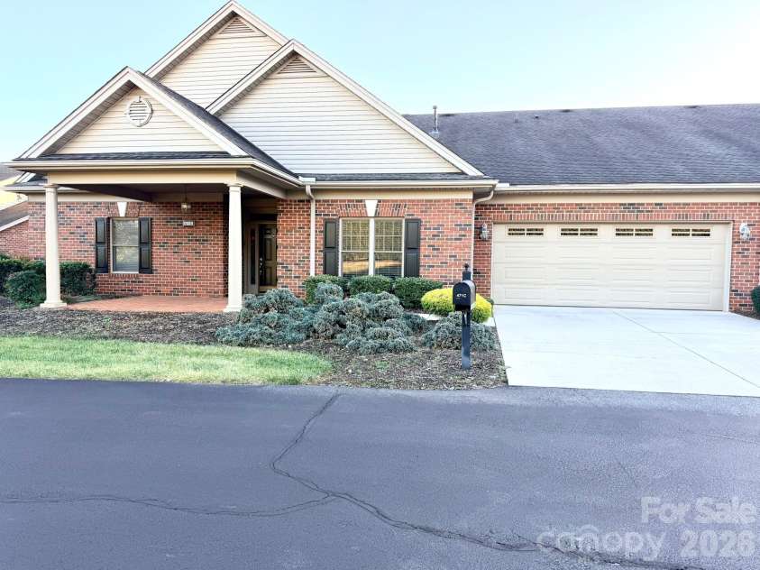 471 26th Avenue, Hickory, NC 28601.  MLS# CAR4330862, YatesRealty ID 2754. 