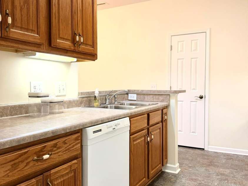 471 26th Avenue, Hickory, NC 28601.  MLS# CAR4330862, YatesRealty ID 2754. 