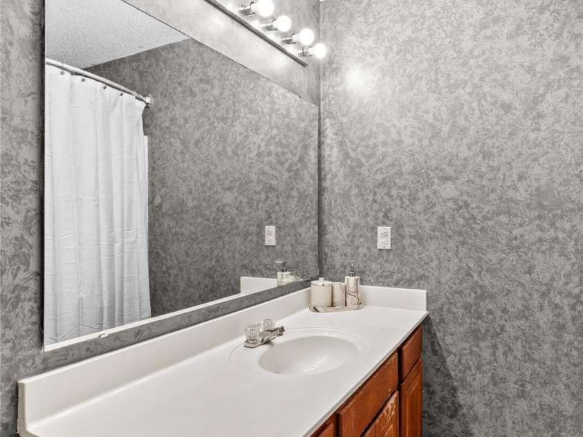 1404 Wellington Hills Circle, Salisbury, NC 28147.  MLS# CAR4383791, YatesRealty ID 27540. Primary bathroom