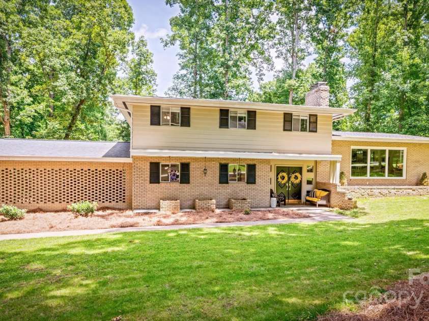 411 Saint Andrews Road, Statesville, NC 28625.  MLS# CAR4266848, YatesRealty ID 27540. 