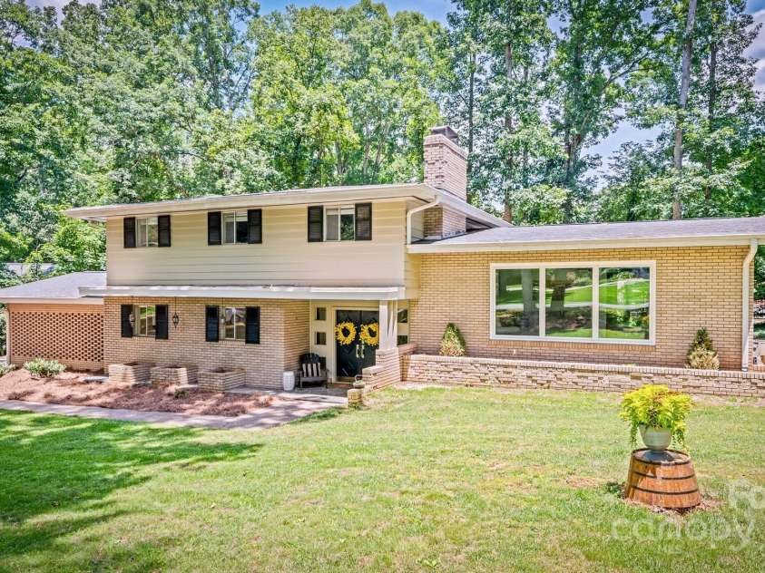 411 Saint Andrews Road, Statesville, NC 28625.  MLS# CAR4266848, YatesRealty ID 27540. 