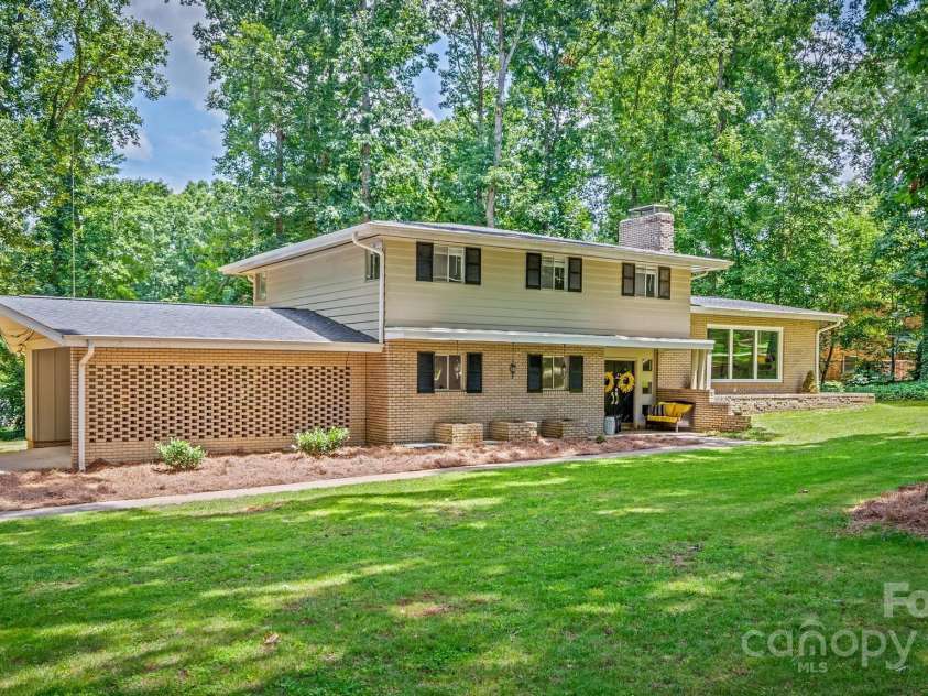 411 Saint Andrews Road, Statesville, NC 28625.  MLS# CAR4266848, YatesRealty ID 27540. Classic mid century modern home