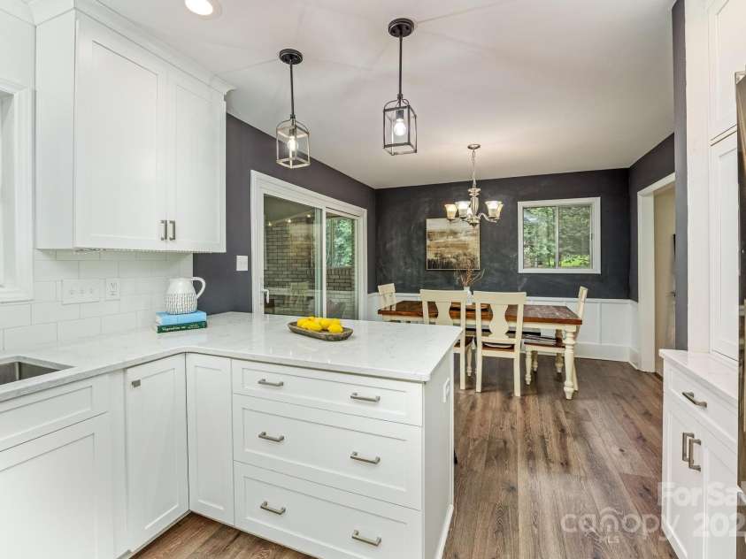 411 Saint Andrews Road, Statesville, NC 28625.  MLS# CAR4266848, YatesRealty ID 27540. Completely updated kitchen