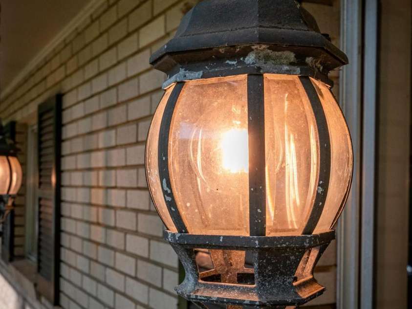 411 Saint Andrews Road, Statesville, NC 28625.  MLS# CAR4266848, YatesRealty ID 27540. Original light fixtures. So cool.