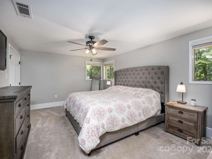 411 Saint Andrews Road, Statesville, NC 28625.  MLS# CAR4266848, YatesRealty ID 27540. Primary bathroom