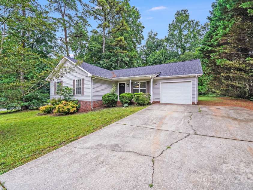 1108 Brookwood Drive, Stanley, NC 28164.  MLS# CAR4279647, YatesRealty ID 27542. 