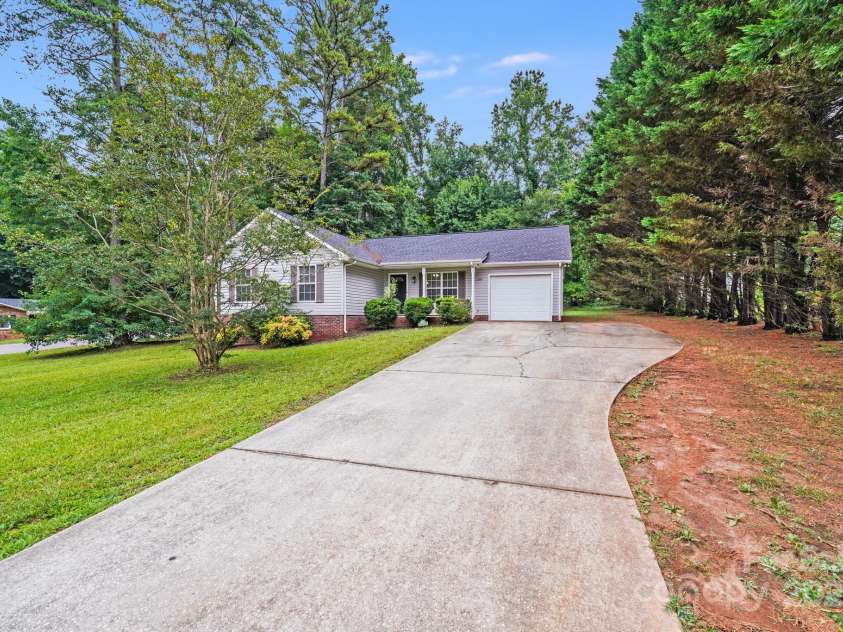 1108 Brookwood Drive, Stanley, NC 28164.  MLS# CAR4279647, YatesRealty ID 27542. 