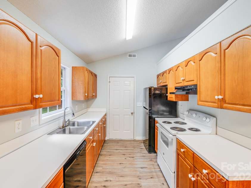 1108 Brookwood Drive, Stanley, NC 28164.  MLS# CAR4279647, YatesRealty ID 27542. 