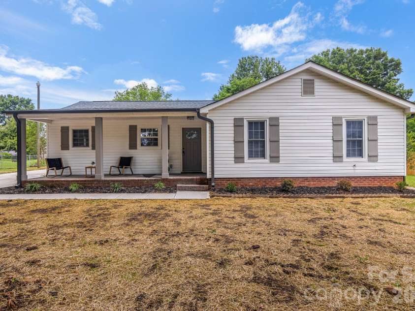 12101 Charing Grove Lane, Charlotte, NC 28273.  MLS# CAR4384100, YatesRealty ID 27542. 