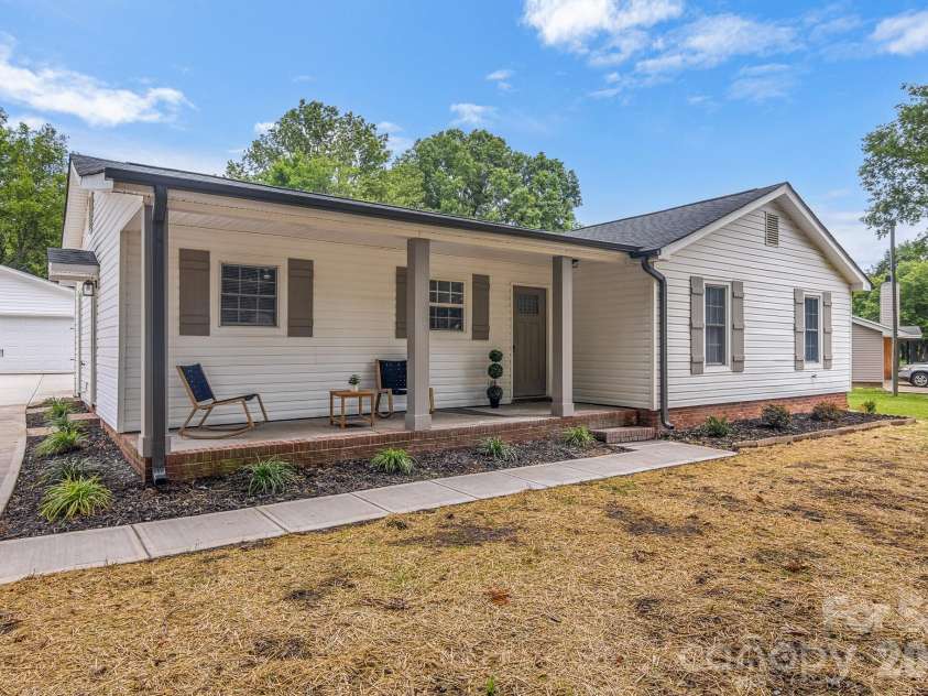 12101 Charing Grove Lane, Charlotte, NC 28273.  MLS# CAR4384100, YatesRealty ID 27542. 