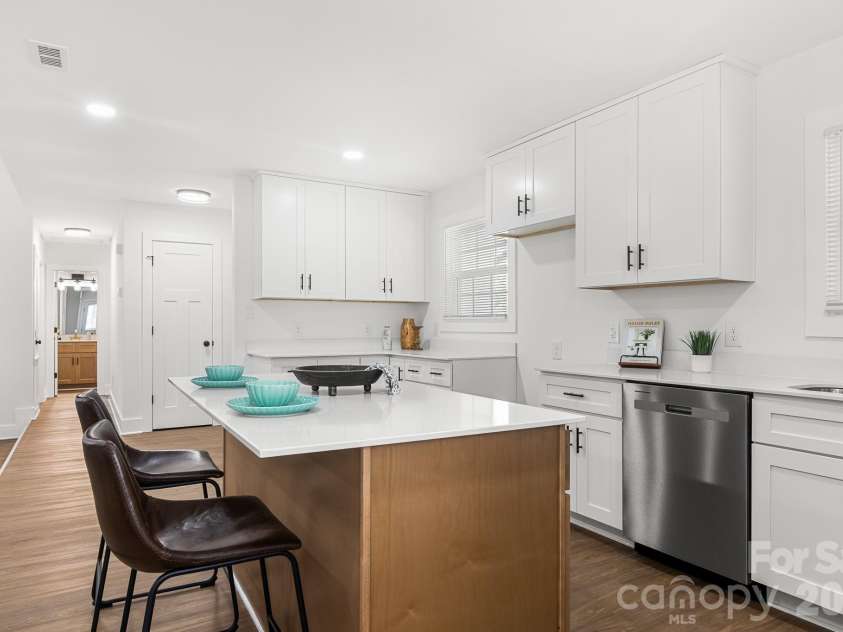 12101 Charing Grove Lane, Charlotte, NC 28273.  MLS# CAR4384100, YatesRealty ID 27542. 