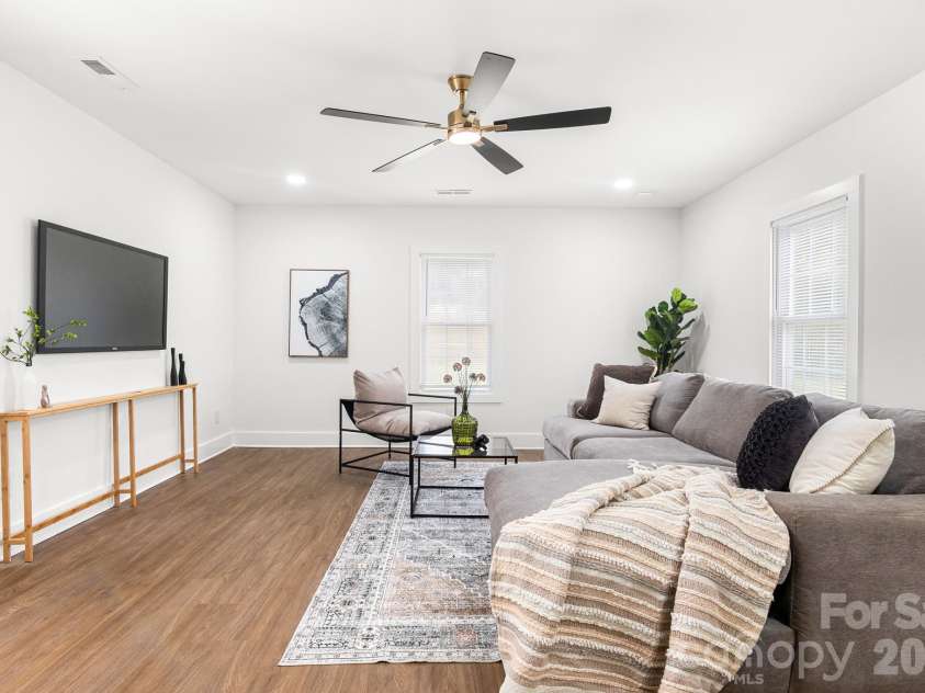 12101 Charing Grove Lane, Charlotte, NC 28273.  MLS# CAR4384100, YatesRealty ID 27542. 