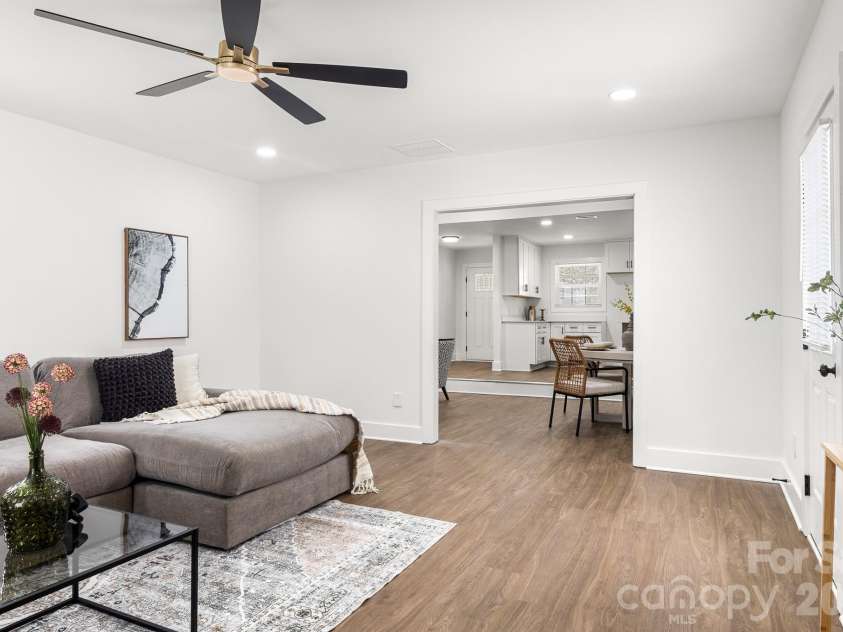 12101 Charing Grove Lane, Charlotte, NC 28273.  MLS# CAR4384100, YatesRealty ID 27542. 