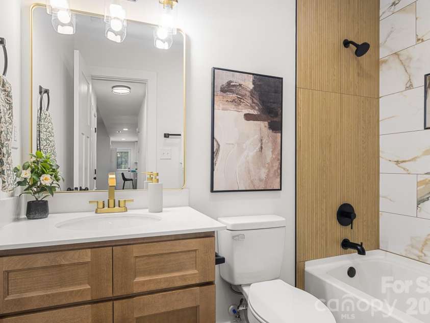 12101 Charing Grove Lane, Charlotte, NC 28273.  MLS# CAR4384100, YatesRealty ID 27542. 