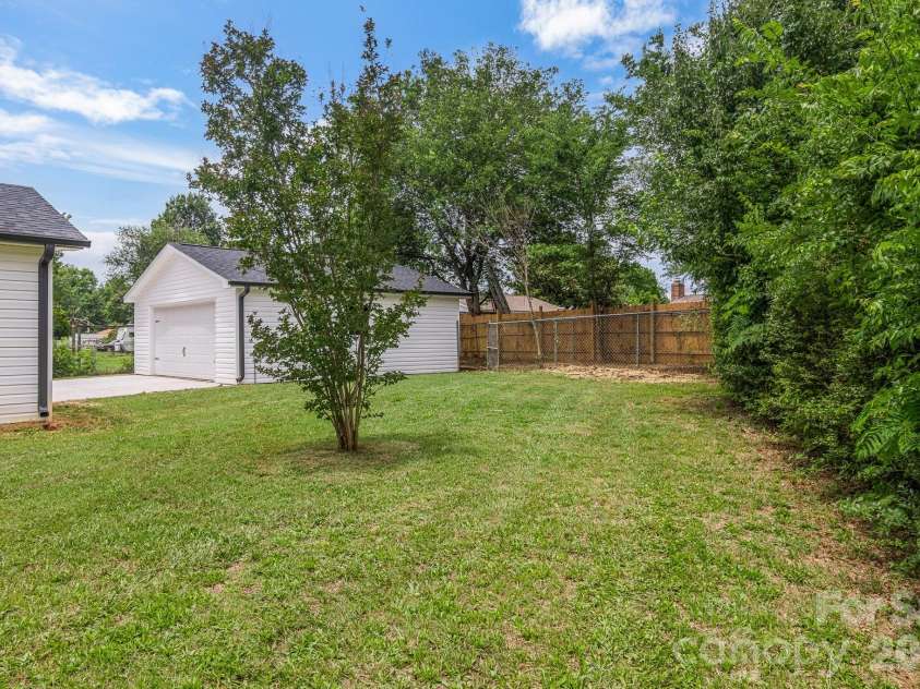 12101 Charing Grove Lane, Charlotte, NC 28273.  MLS# CAR4384100, YatesRealty ID 27542. 