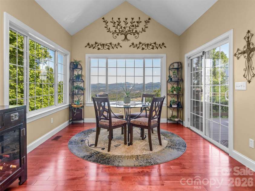 350 Vista Point Drive, Weaverville, NC 28787.  MLS# CAR4384418, YatesRealty ID 27543. Breakfast nook 