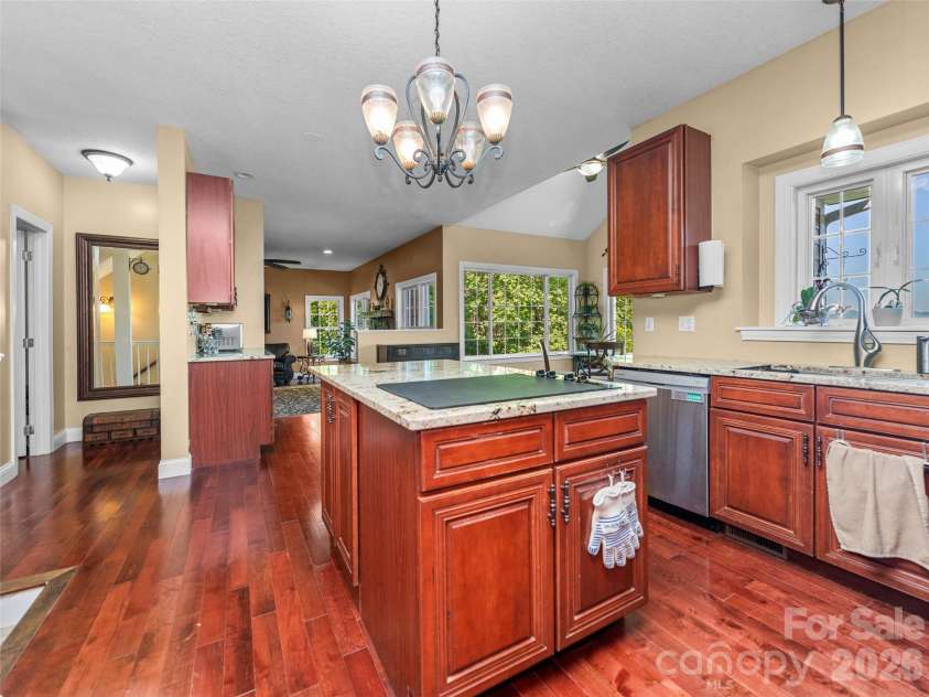 350 Vista Point Drive, Weaverville, NC 28787.  MLS# CAR4384418, YatesRealty ID 27543. Kitchen