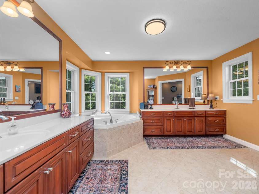350 Vista Point Drive, Weaverville, NC 28787.  MLS# CAR4384418, YatesRealty ID 27543. Master bath