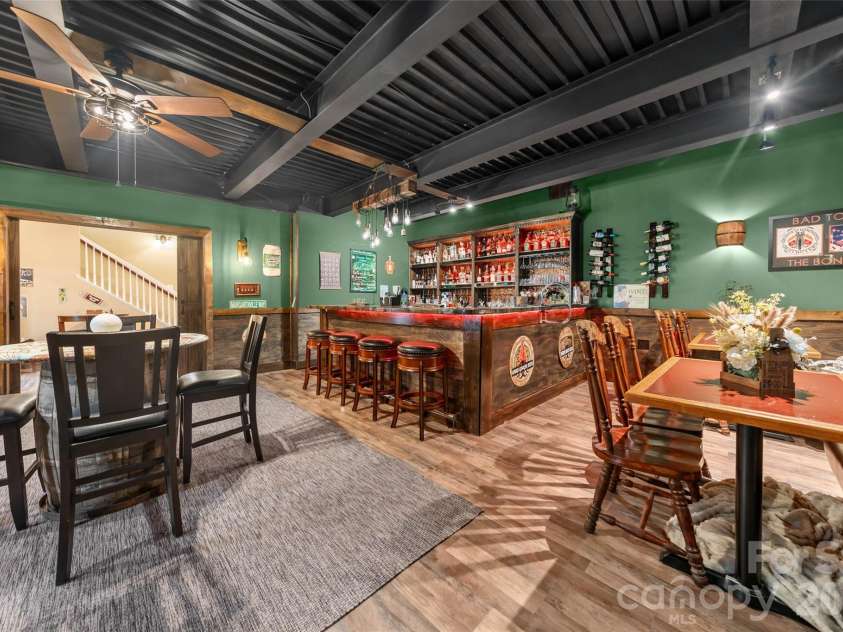 350 Vista Point Drive, Weaverville, NC 28787.  MLS# CAR4384418, YatesRealty ID 27543. Private lounge