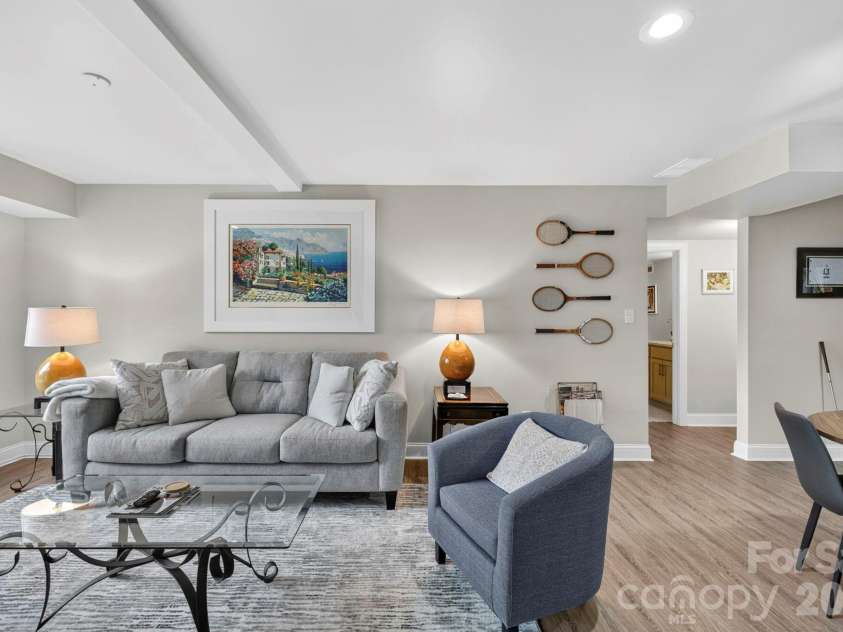 152 Skyview Circle, Asheville, NC 28804.  MLS# CAR4384126, YatesRealty ID 27544. 