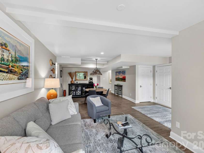 152 Skyview Circle, Asheville, NC 28804.  MLS# CAR4384126, YatesRealty ID 27544. 