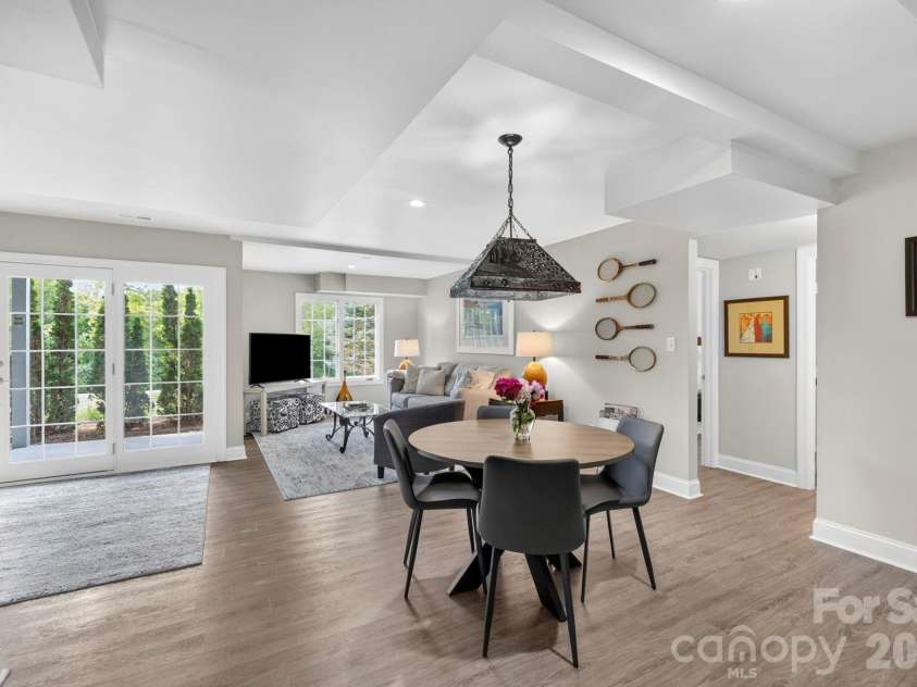 152 Skyview Circle, Asheville, NC 28804.  MLS# CAR4384126, YatesRealty ID 27544. Eat in lower level den
