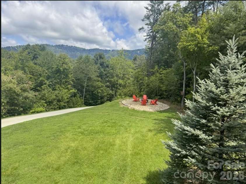 152 Skyview Circle, Asheville, NC 28804.  MLS# CAR4384126, YatesRealty ID 27544. Large flat yard with firepit and views