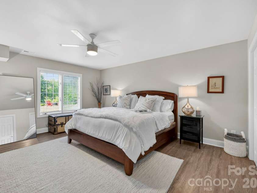 152 Skyview Circle, Asheville, NC 28804.  MLS# CAR4384126, YatesRealty ID 27544. Lower level guest suite