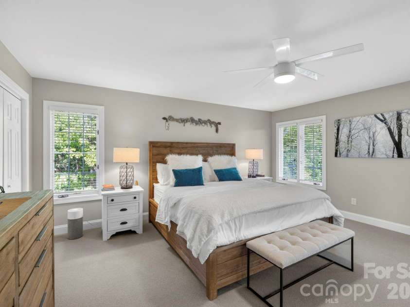 152 Skyview Circle, Asheville, NC 28804.  MLS# CAR4384126, YatesRealty ID 27544. Oversized primary suite