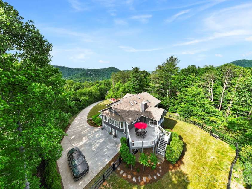 152 Skyview Circle, Asheville, NC 28804.  MLS# CAR4384126, YatesRealty ID 27544. The home is surrounded by a flat fenced back yard, and a flat spanning cleared front yard