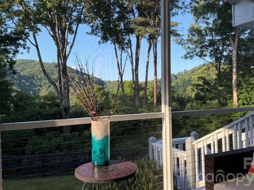 152 Skyview Circle, Asheville, NC 28804.  MLS# CAR4384126, YatesRealty ID 27544. Views from three outdoor decks