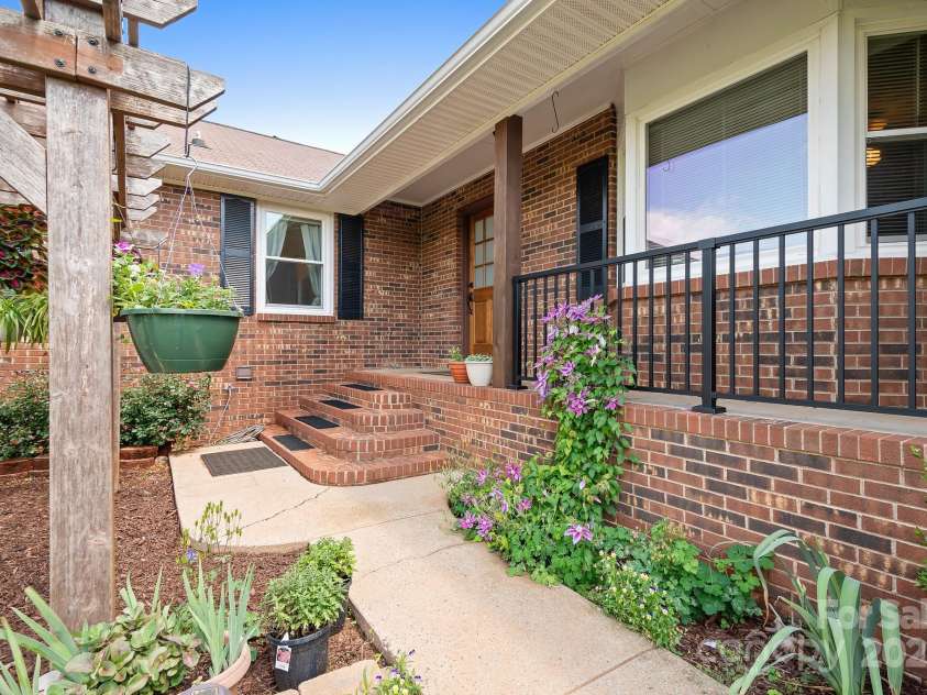 4026 Biggerstaff Road, Maiden, NC 28650.  MLS# CAR4266952, YatesRealty ID 27545. Front entrance