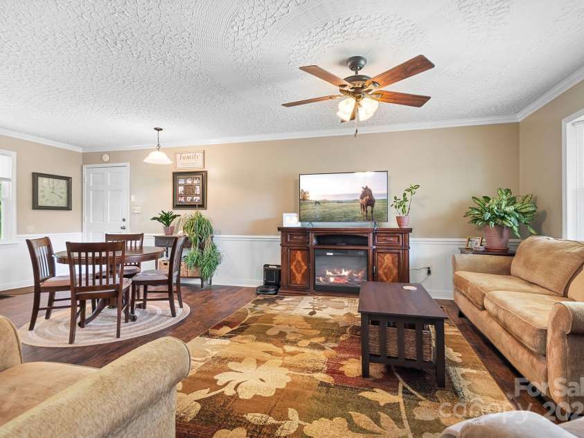 4026 Biggerstaff Road, Maiden, NC 28650.  MLS# CAR4266952, YatesRealty ID 27545. Living Room