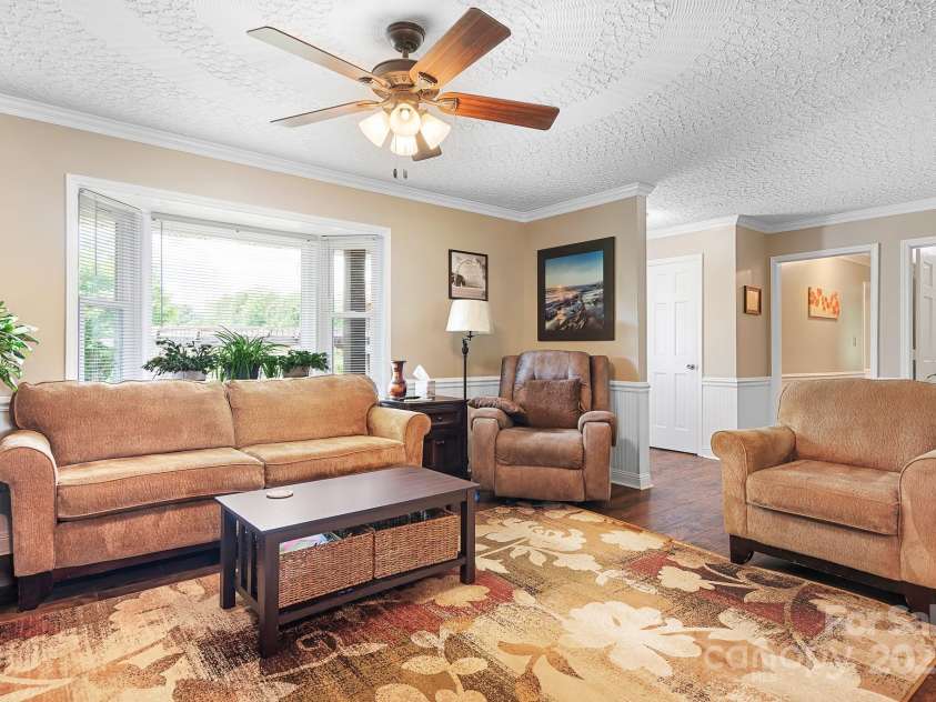 4026 Biggerstaff Road, Maiden, NC 28650.  MLS# CAR4266952, YatesRealty ID 27545. Living Room