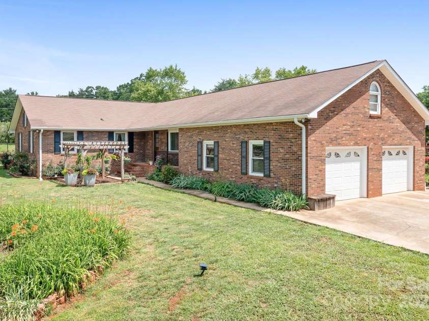 4026 Biggerstaff Road, Maiden, NC 28650.  MLS# CAR4266952, YatesRealty ID 27545. Welcome home!