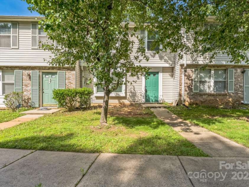 5226 Fair Wind Lane, Charlotte, NC 28212.  MLS# CAR4271058, YatesRealty ID 27547. 