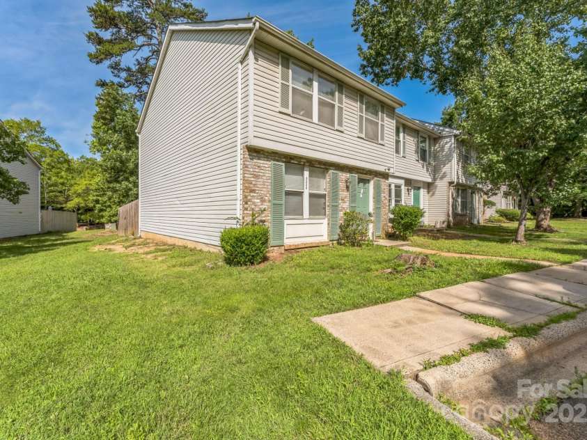 5226 Fair Wind Lane, Charlotte, NC 28212.  MLS# CAR4271058, YatesRealty ID 27547. 