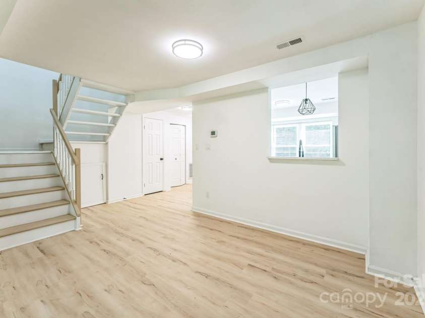 5226 Fair Wind Lane, Charlotte, NC 28212.  MLS# CAR4271058, YatesRealty ID 27547. 