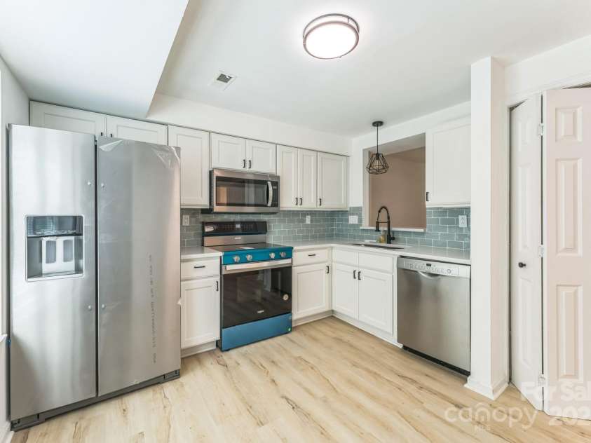 5226 Fair Wind Lane, Charlotte, NC 28212.  MLS# CAR4271058, YatesRealty ID 27547. 